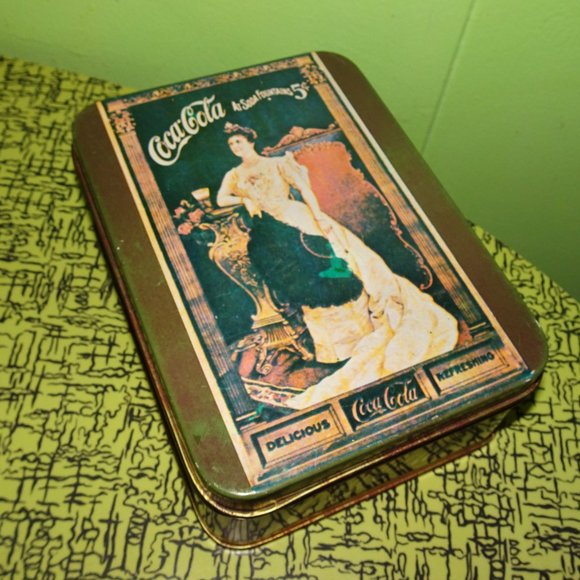 Vintage Coca Cola Queen Mary Tin w/ Note Pad collectible memorabilia stash box - Picture 11 of 11